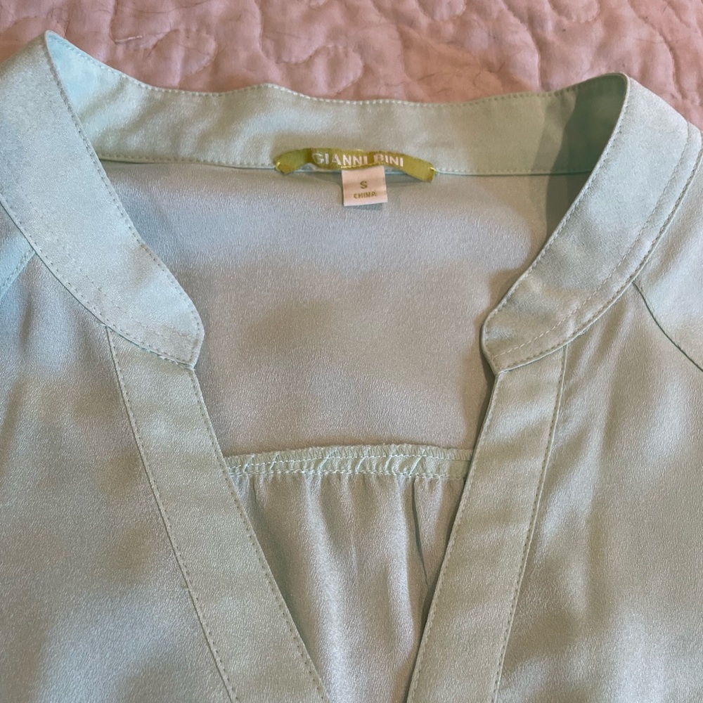 Gianni Bini Size Small shirt sleeve mint green top